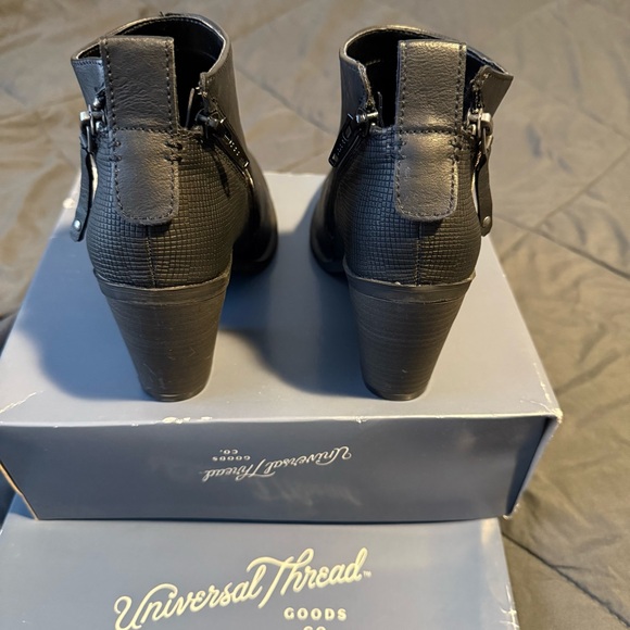 Black Boots - Picture 4 of 6